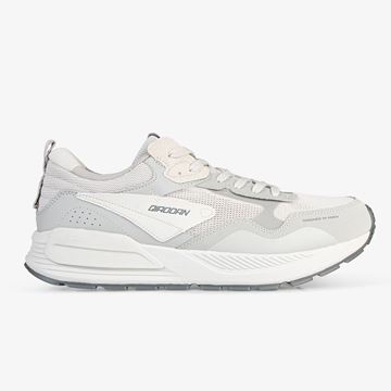 کفش روزمره مردانه QD با رنگ طوسی روشن و طراحی سبک و مدرن، مناسب استایل روزانه و خیابانی