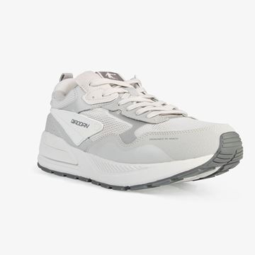 کفش روزمره مردانه QD با رنگ طوسی روشن و طراحی سبک و مدرن، مناسب استایل روزانه و خیابانی