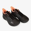 کفش بسکتبال مردانه 361 درجه با ترکیب رنگ مشکی و نارنجی، طراحی مقاوم و سبک، دارای زیره با جذب شوک و پشتیبانی از مچ پا برای حرکات سریع و چرخش‌های ناگهانی در زمین بسکتبال