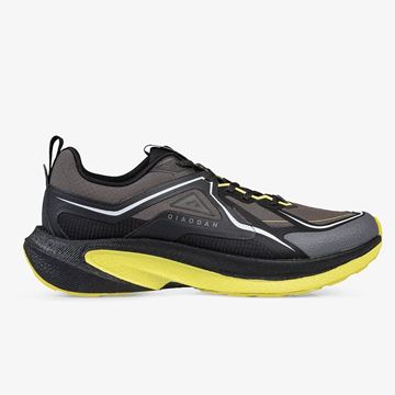 کفش دویدن مردانه خاکستری برند QD با طراحی مدرن و زیره مقاوم، راحتی و ثبات لازم برای دویدن‌های طولانی را فراهم می‌کند. این کفش سبک، تنفس‌پذیر و با جذب ضربه عالی مناسب ورزشکاران حرفه‌ای و آماتور است. کفش دویدن مردانه، کفش خاکستری مردانه، کفش ورزشی QD، کفش رانینگ خاکستری، کفش مخصوص دویدن، کفش سبک و راحت، کفش جذب ضربه، کفش مردانه ورزشی کفش دویدن مردانه مشکی برند QD با طراحی حرفه‌ای و فناوری جذب ضربه مناسب برای دویدن و تمرینات ورزشی روزانه