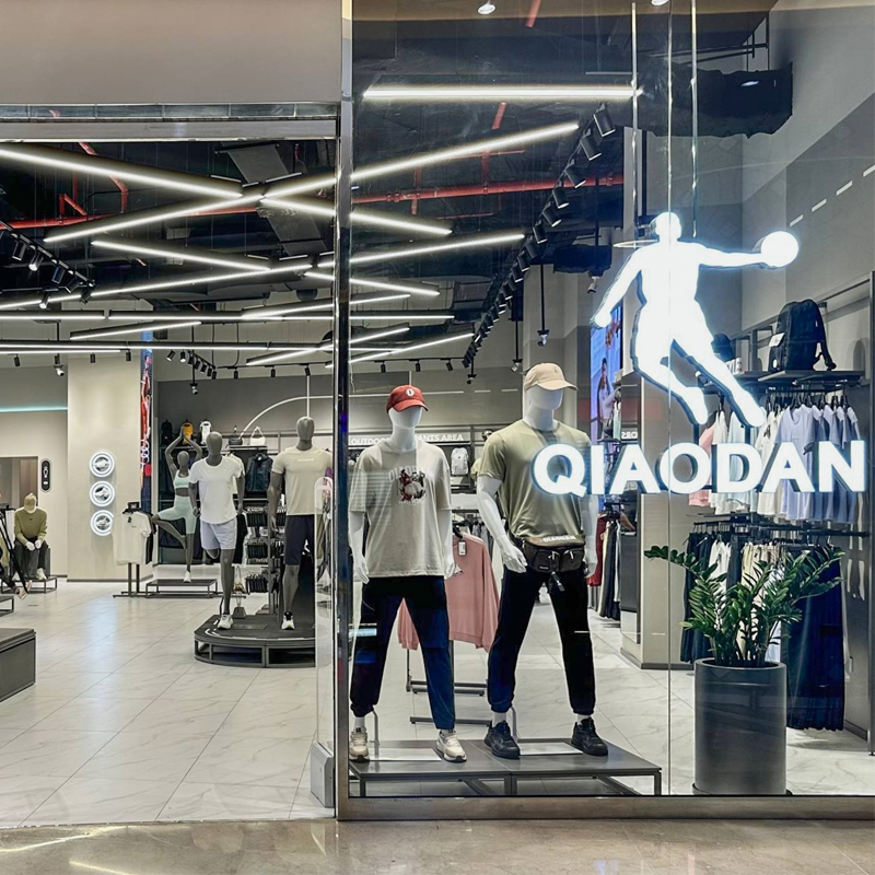 نمای داخل فروشگاه QD – میکامال کیش