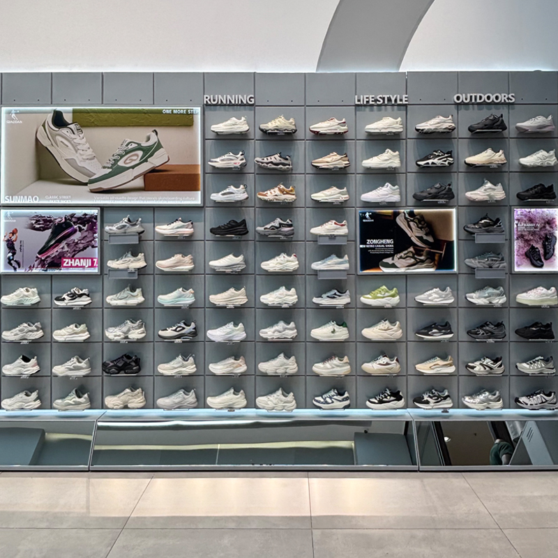 نمای داخل فروشگاه QD بندرعباس