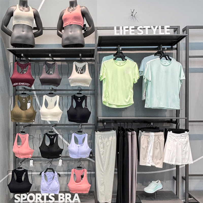 محیط داخلی فروشگاه بندرعباس مال